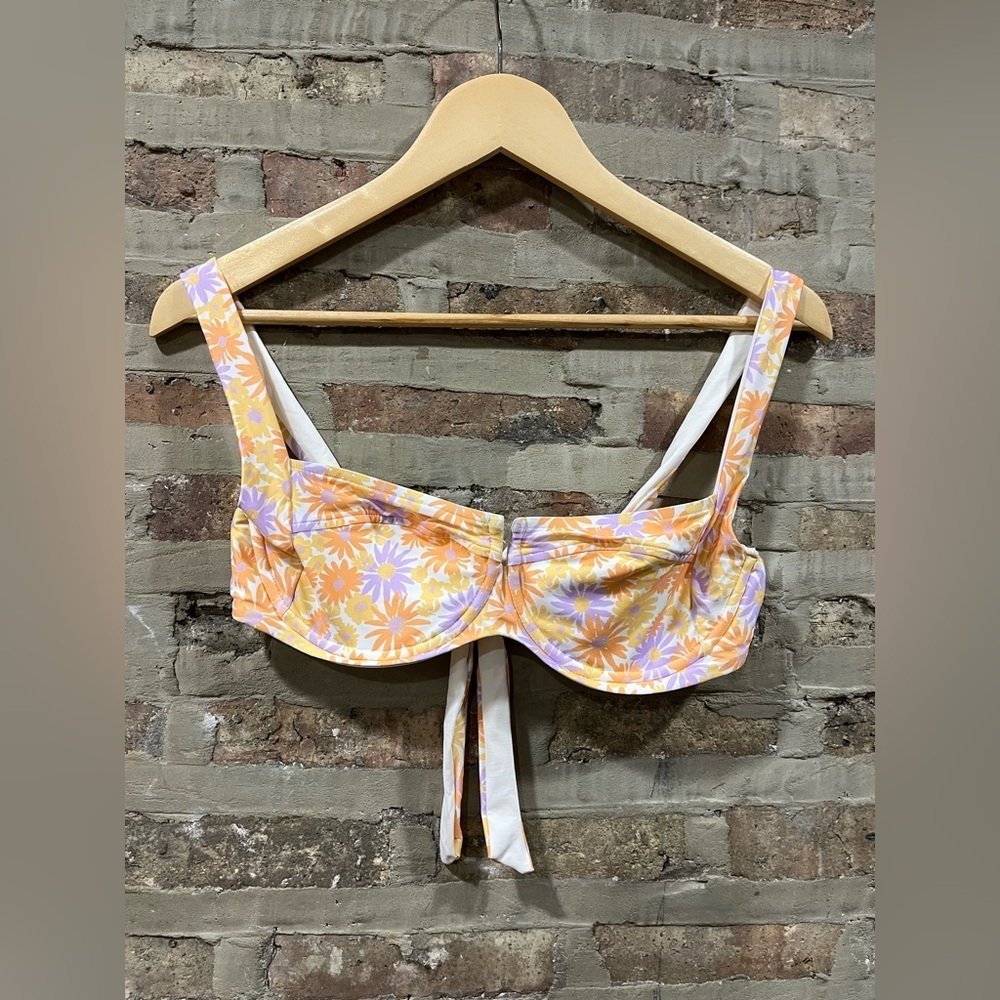 L * Space camellia top on oopsie daisy - Picture 2 of 7